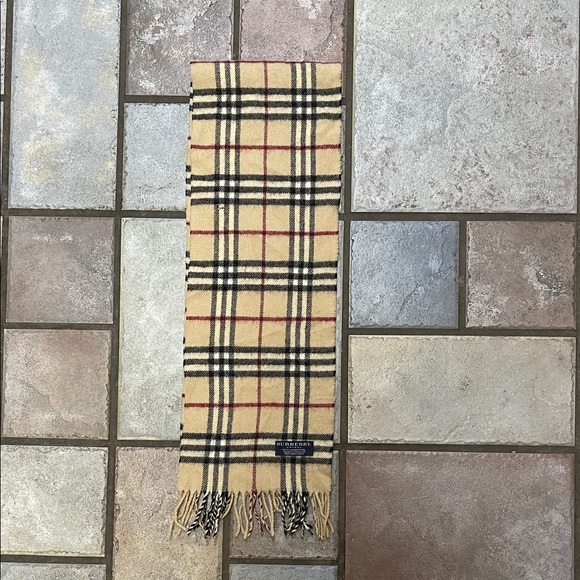 Burberry Lambswool Scarf - Picture 1 of 7